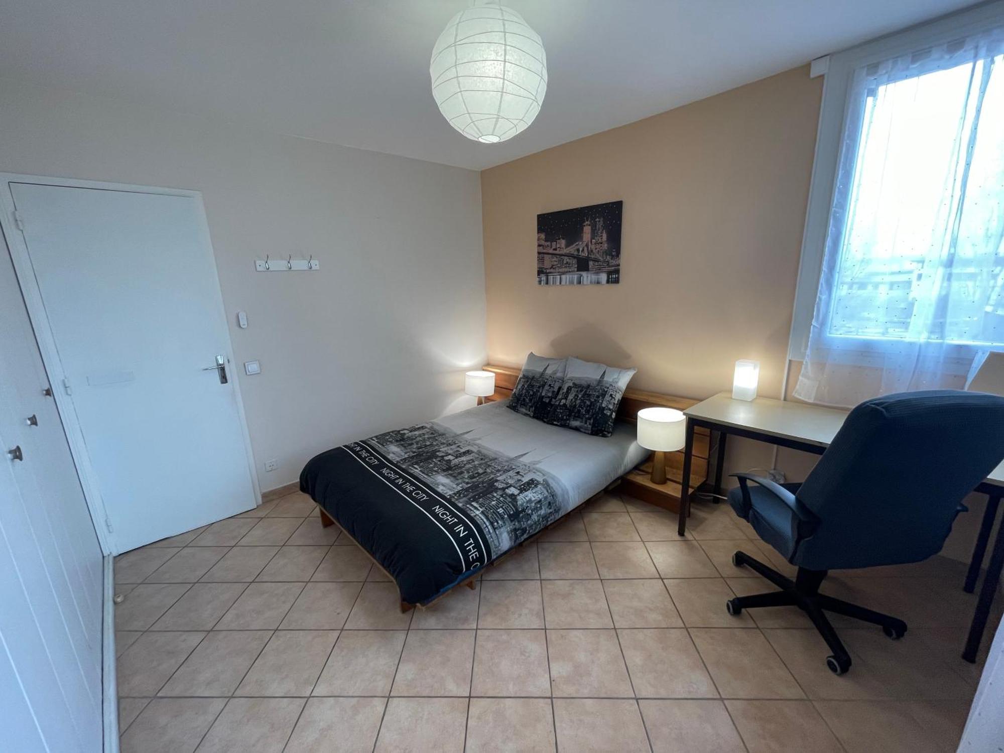 Chambre Privee En Colocation Dans Un Appartement Vaulx En Velin Centre Ngoại thất bức ảnh