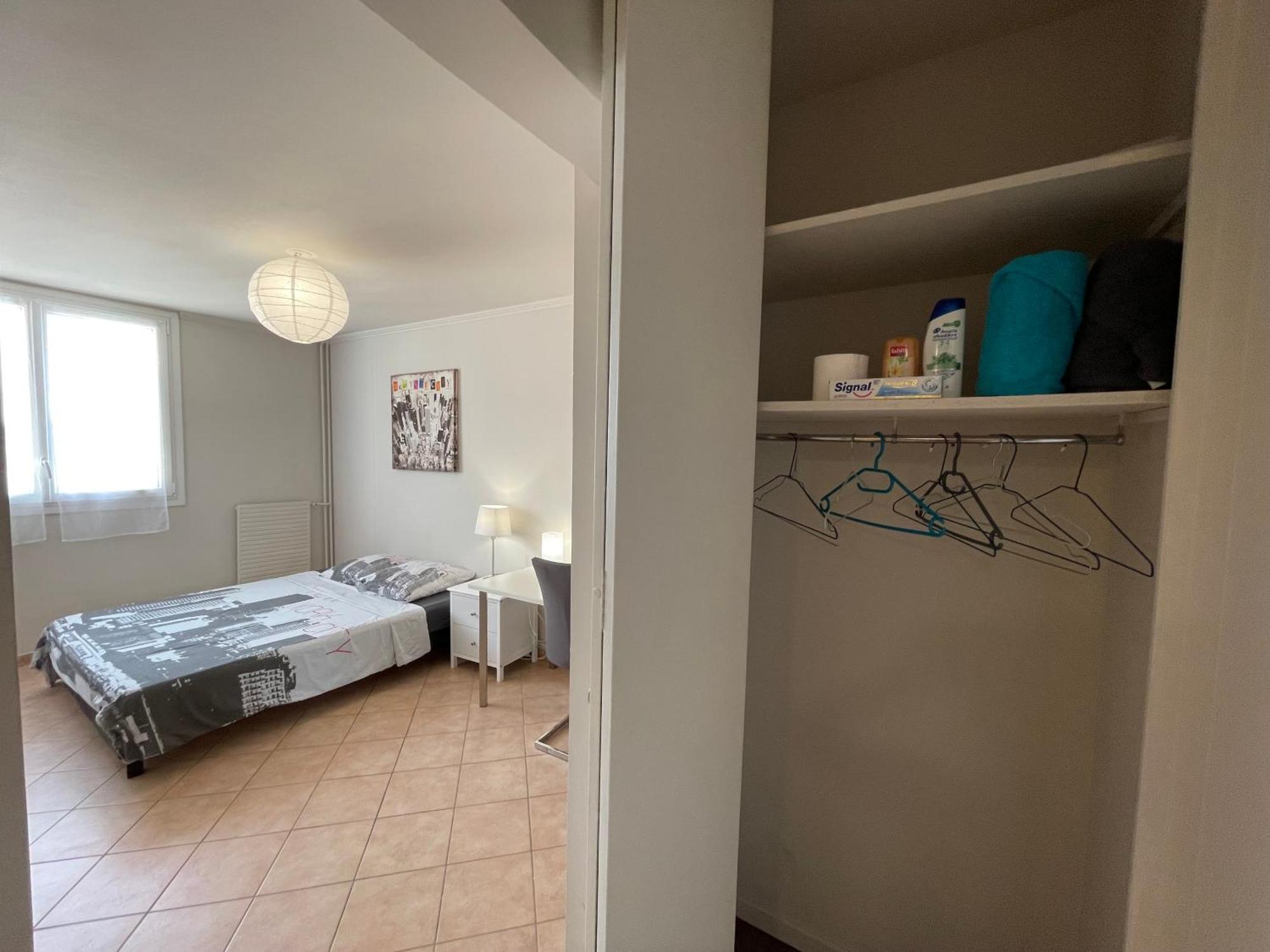 Chambre Privee En Colocation Dans Un Appartement Vaulx En Velin Centre Ngoại thất bức ảnh